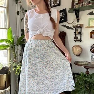 David Brooks Vtg floral motif wrap skirt with front pockets and side buttons
